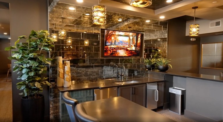 bar 768x422