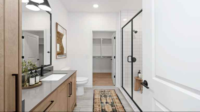 Eliana Laurent UNIT 1 Bathroom staged corrected 4 DA 921b2247c86a93bc2a76590647133f68 768x432