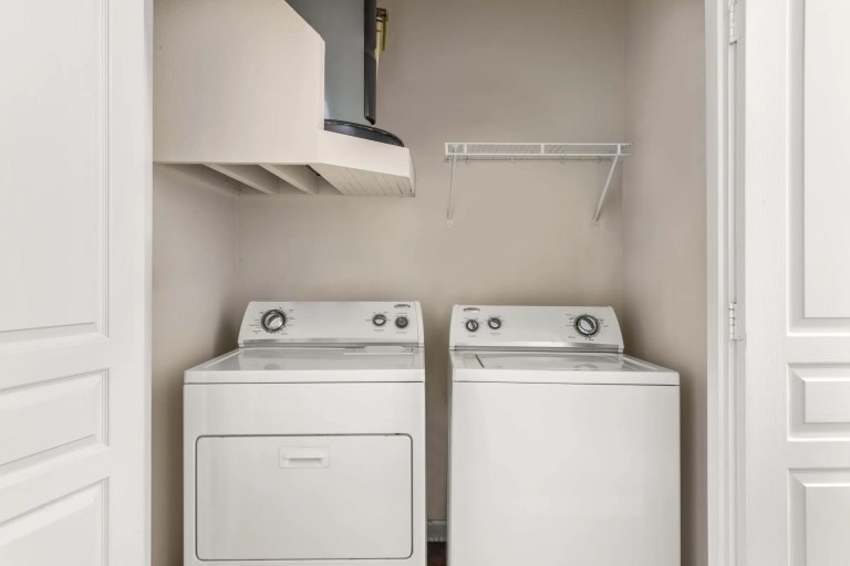 wesley village   washerdryer.jpeg 768x512