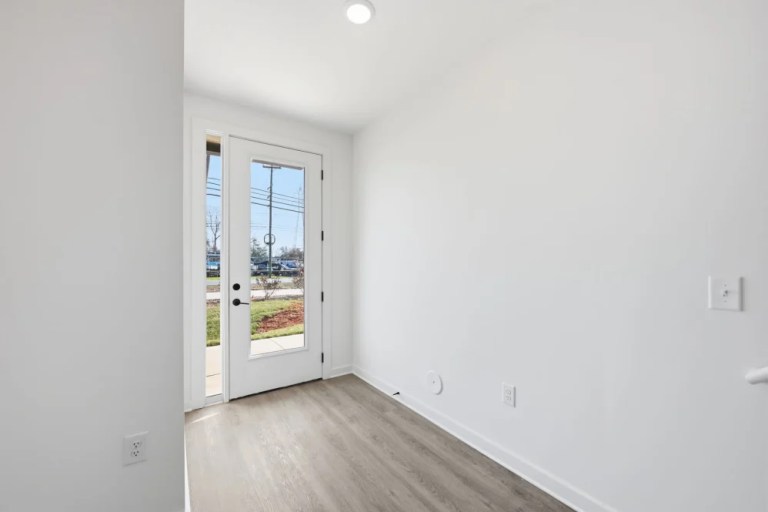 8 web or mls 18215 caprio st 1401 shyv5p 768x512