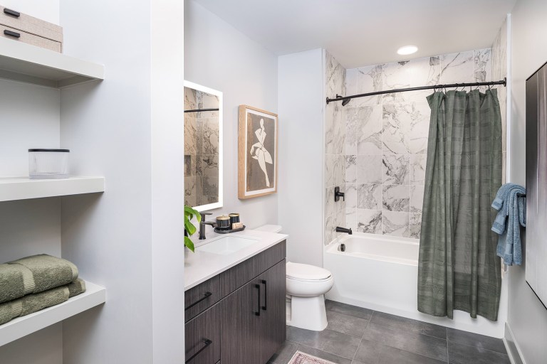 gallery Bathroom 749016d3b6f826abcd56e2e3819fbdaa 768x512