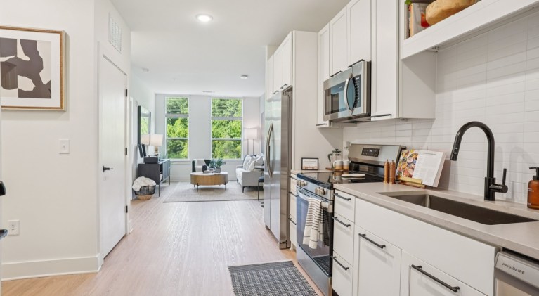 3 web or mls 110 E 36th St Unit 106 S2908 003 64784eea389226bac0b55f00b43b0e45 768x421