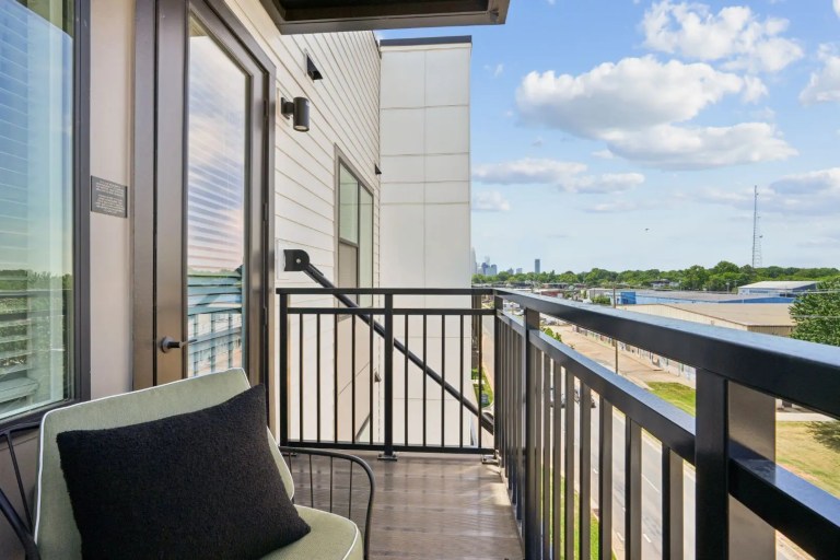 Cavella Int Balcony Model Unit Shoootin 5.26 768x512