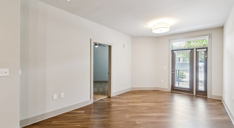 01 1305 Central Ave Charlotte NC 28205 USA Foyer DSC 0196 600162b586d9dbd148614f105c7cb450 768x421